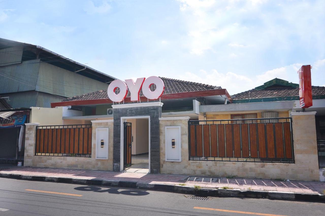 โอโย 1046 โอมะฮ์ ปาทก Hotel ยอกยาการ์ตา ภายนอก รูปภาพ